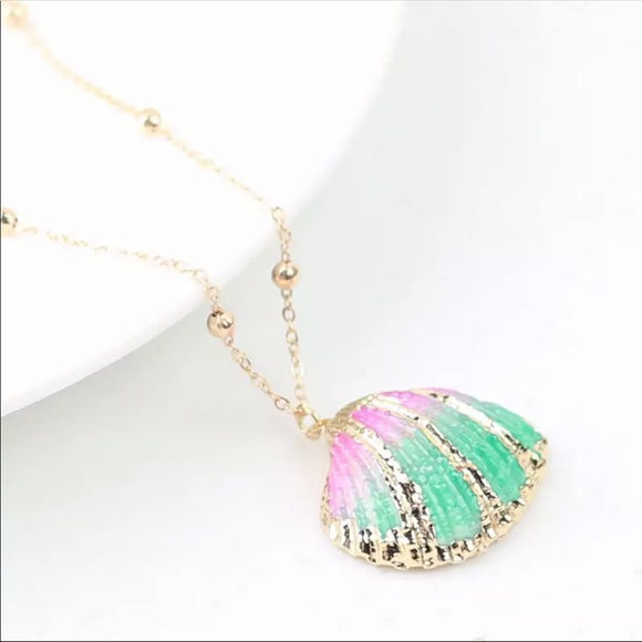 Jewelry - ✨Boho Small Shell Gold Necklace✨